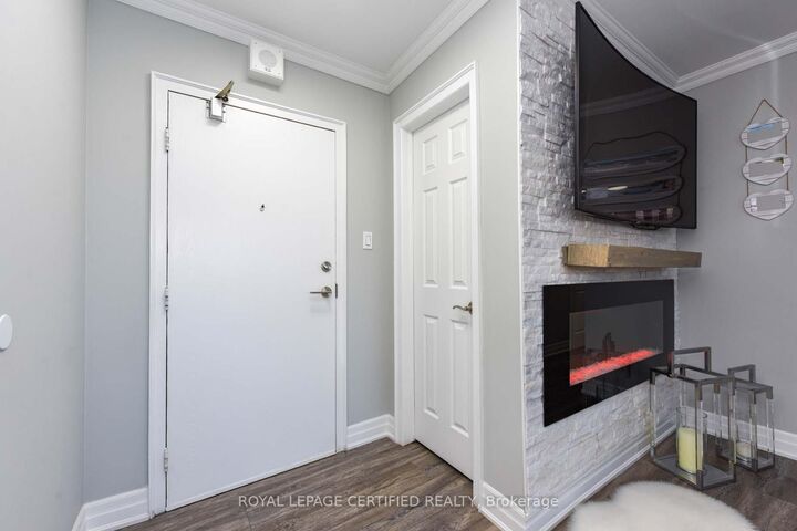 Property Photo: 3170 Kirwin Avenue E 204 ON L5A 3R1