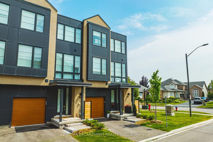 Property Photo: 2273 Turnberry Road 67 ON L7M 4S6