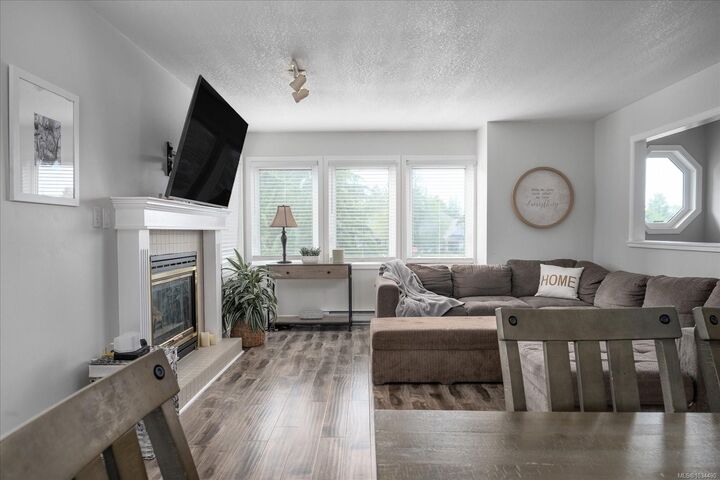 Property Photo: 672 Foster Dr BC V9P 1A8
