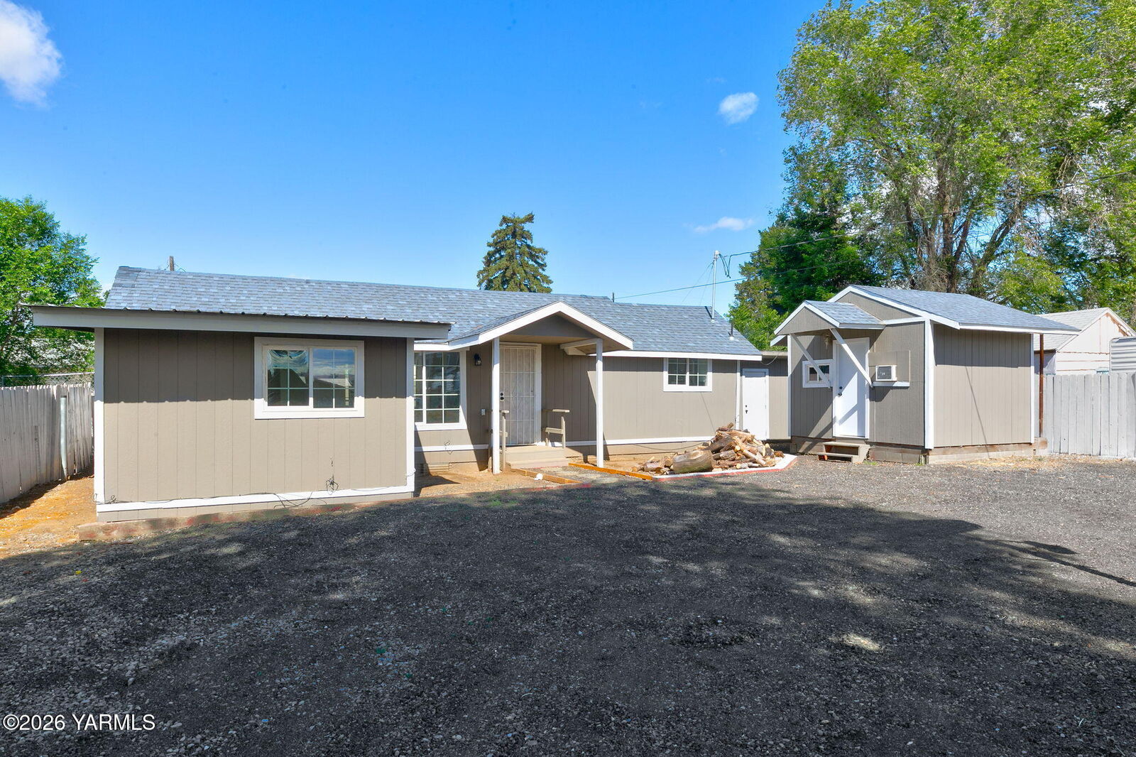 Property Photo: 510 N 22nd Ave WA 98902