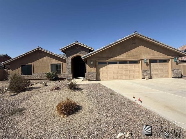 Property Photo:  6302 E 47 St  AZ 85365 