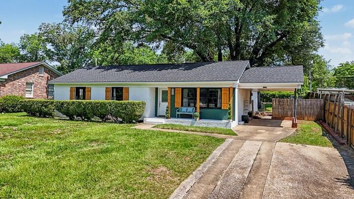 Property Photo:  1313 Sharon Avenue  GA 31707 