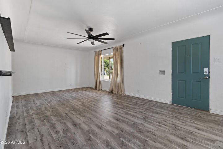 Property Photo: 5913 W Gardenia Avenue AZ 85301