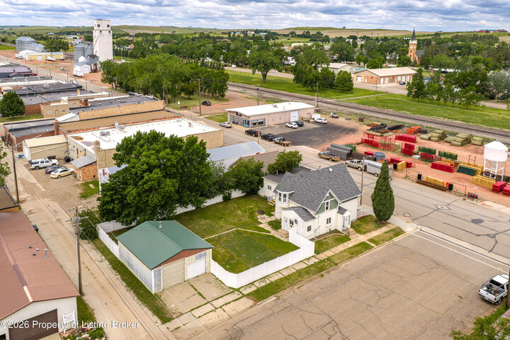 Property Photo:  725 Main Street  ND 58638 