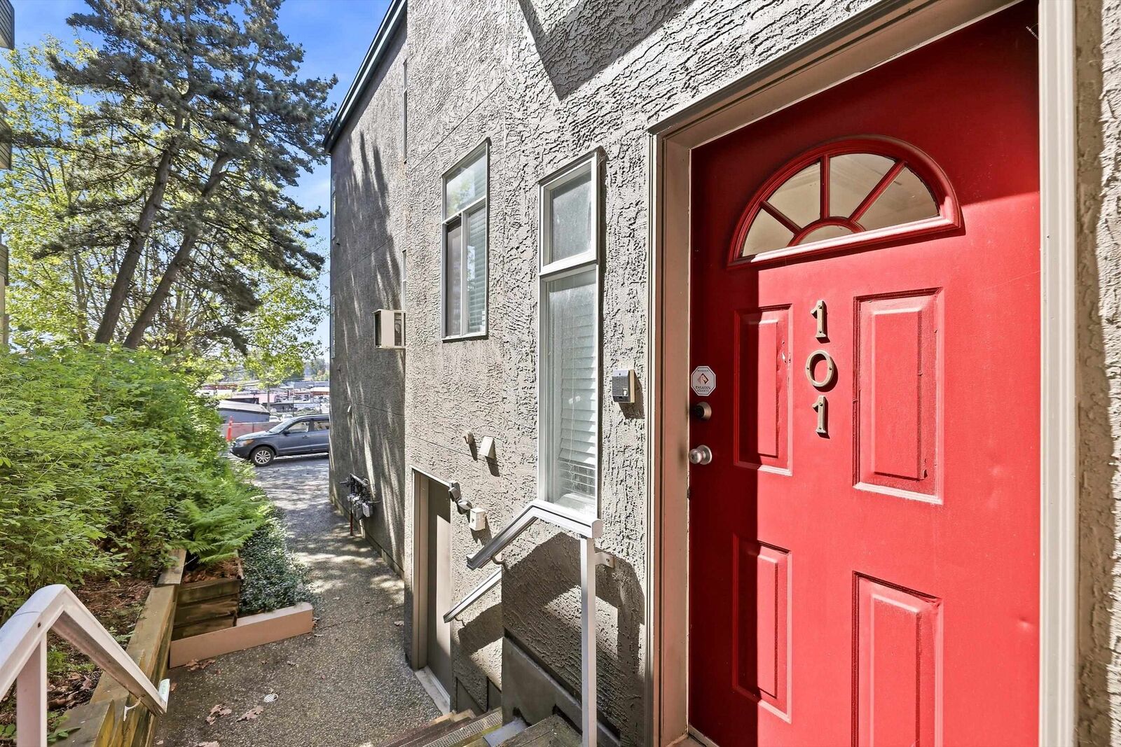 Property Photo: 33344 2nd Avenue 101 BC V2V 1K3