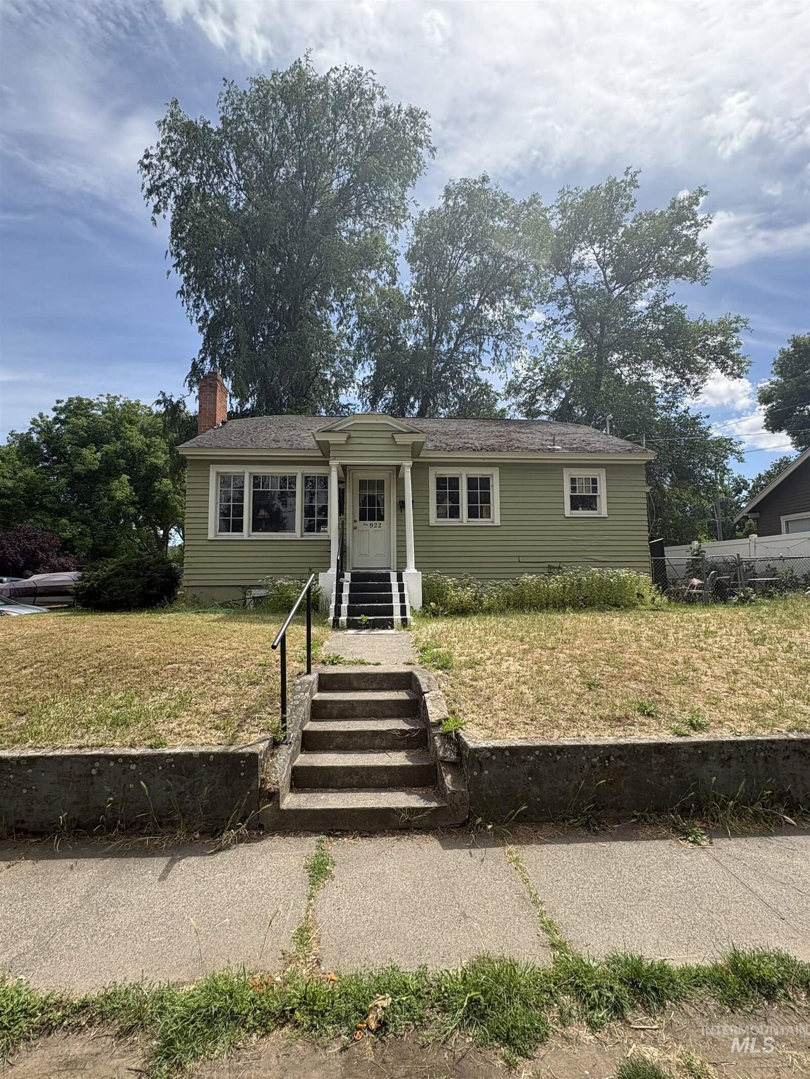 Property Photo:  922 11th Ave  ID 83501 