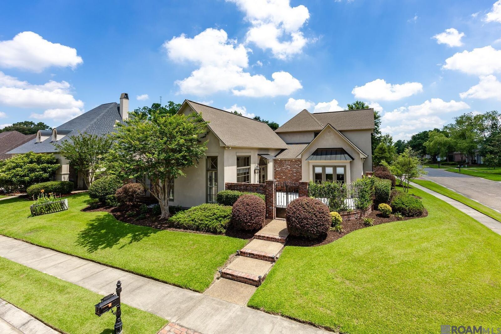 Property Photo:  10757 Royal Ridge Ave  LA 70810 