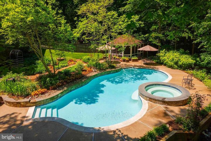 Property Photo: 8615 Hampton Way VA 22039