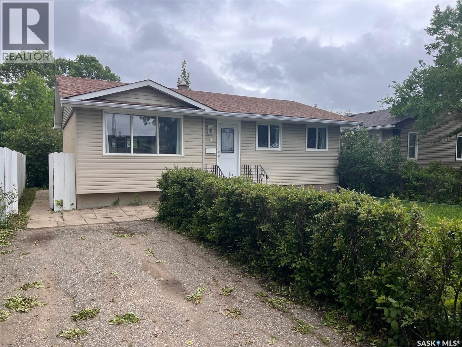 Property Photo:  9 Carmichael Bay  SK S4R 0C7 