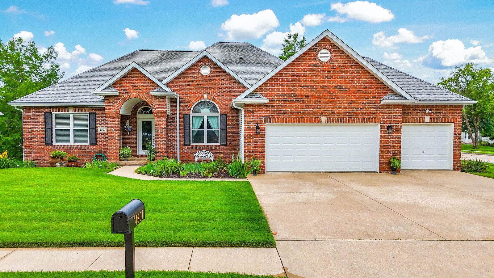 Property Photo:  4301 Montpelier Pl  MO 65203 