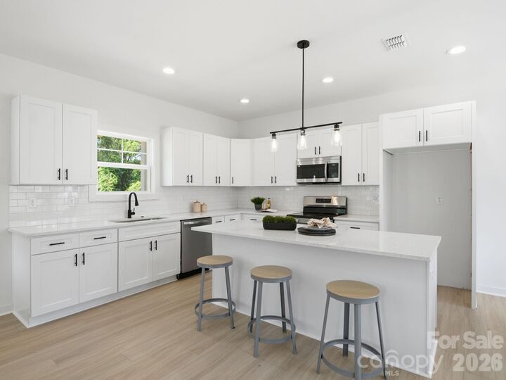 Property Photo:  2802 Willow Street  NC 28208 