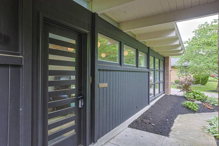 Property Photo: 1215 Hollywood Avenue OH 45224