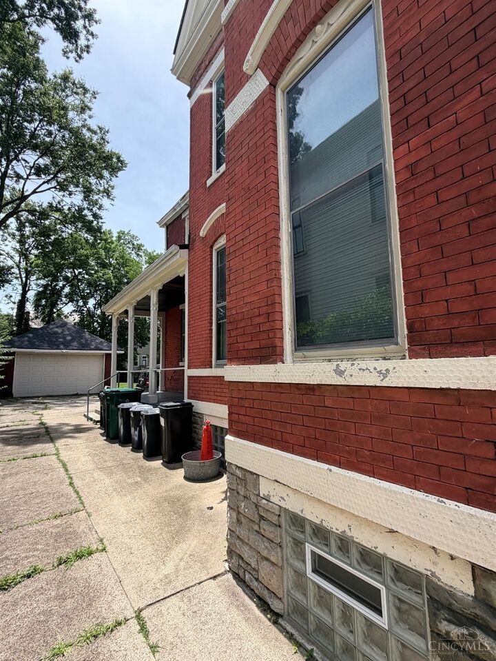 Property Photo: 1363 Myrtle Avenue OH 45206