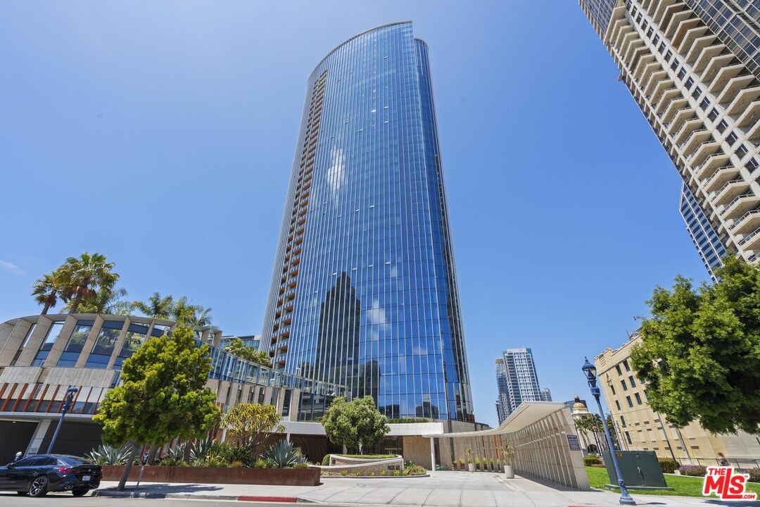 Property Photo: 888 W E St CA 92101