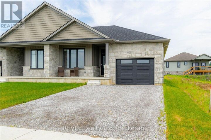 Property Photo:  371 Argyle Avenue  ON N4B 0B2 