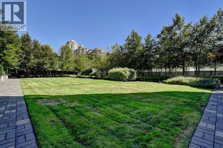 Property Photo:  6658 Dow Avenue 1906  BC V5H 0C7 