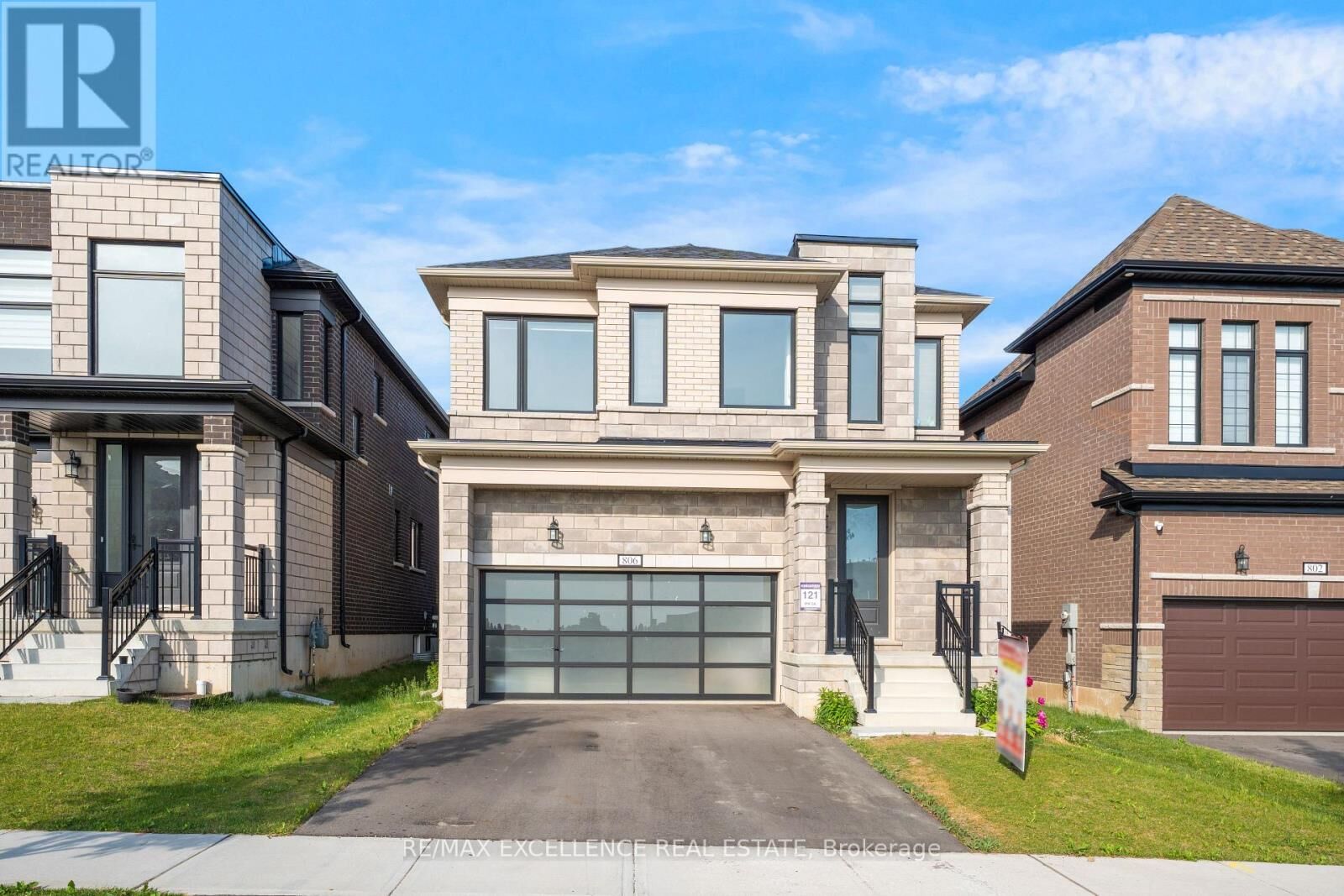 Property Photo: 806 Sobeski Avenue ON N4T 0P1