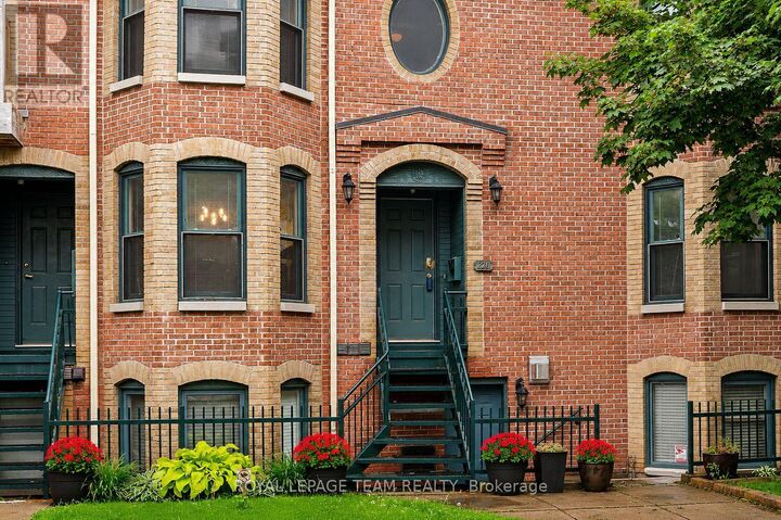 Property Photo: 220 Wilbrod Avenue 2 ON K1N 6L6