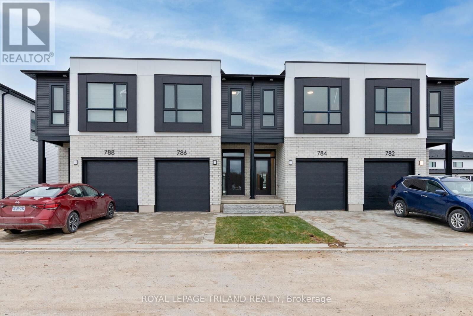 Property Photo:  768 Banyan Lane  ON N6G 0A6 