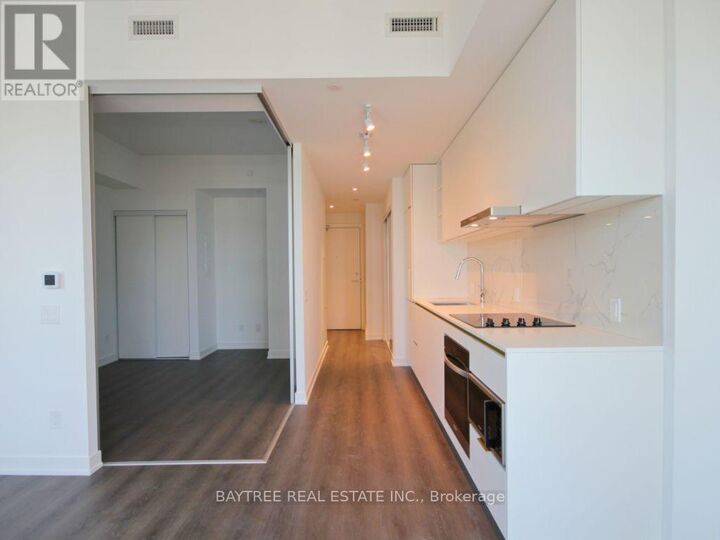 Property Photo: 8 Wellesley Street West 3106 ON M4Y 3B2