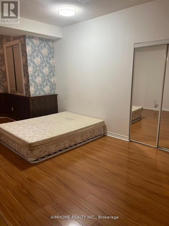 Property Photo:  35 McDairmid Road Unit1  ON M1S 1Z5 