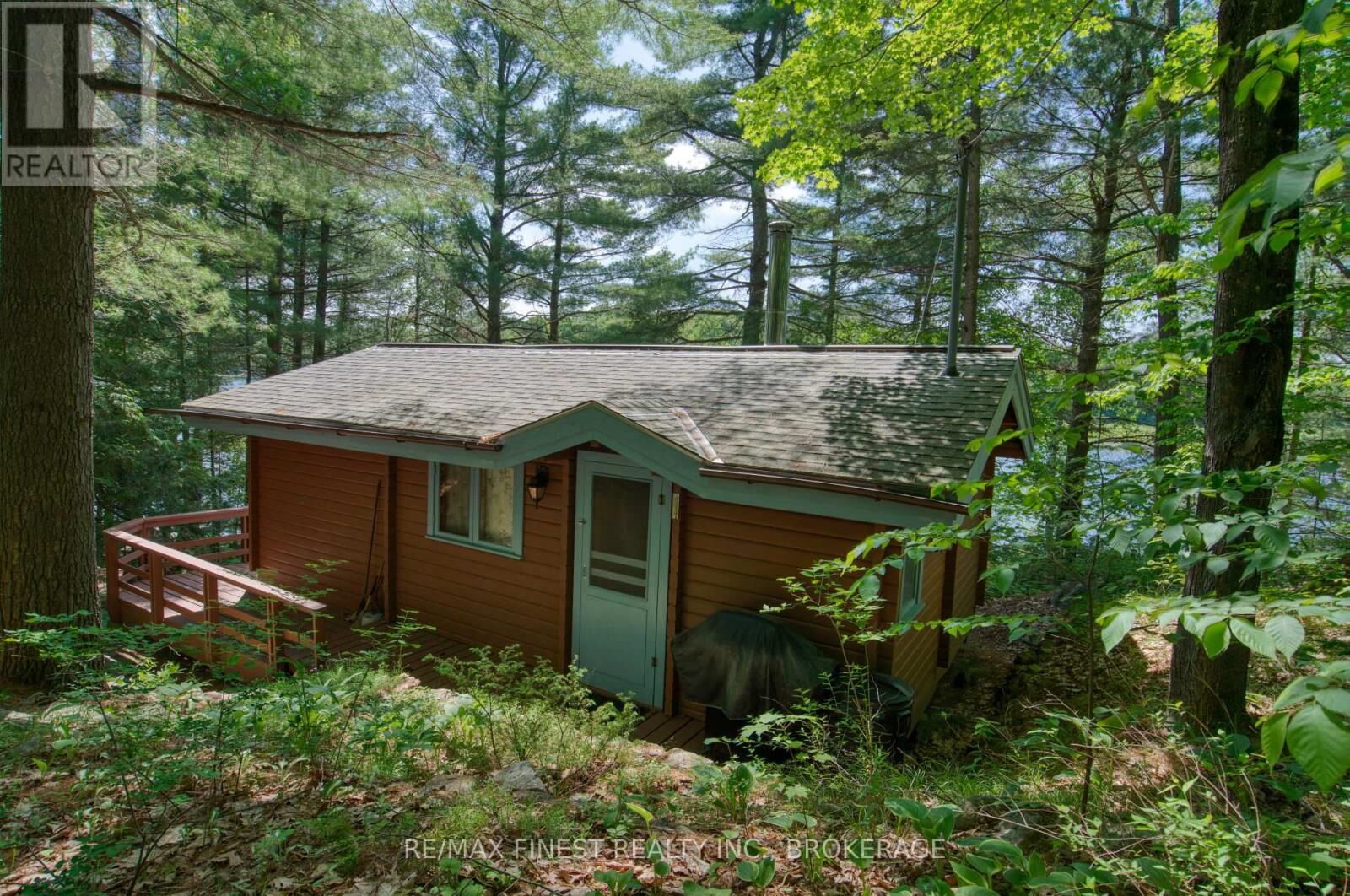 Property Photo:  1029 Oak Lane North  ON K0H 2P0 