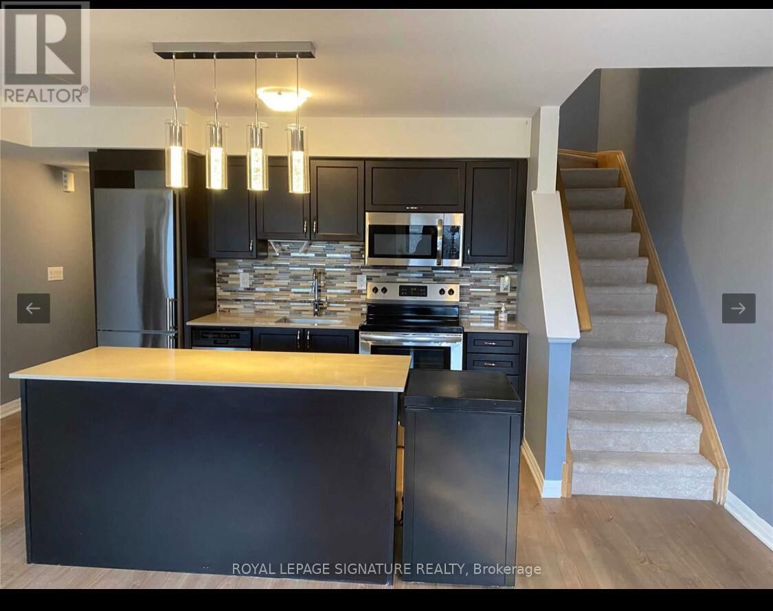 Property Photo: 161 William Duncan Road 4 ON M3K 0B9