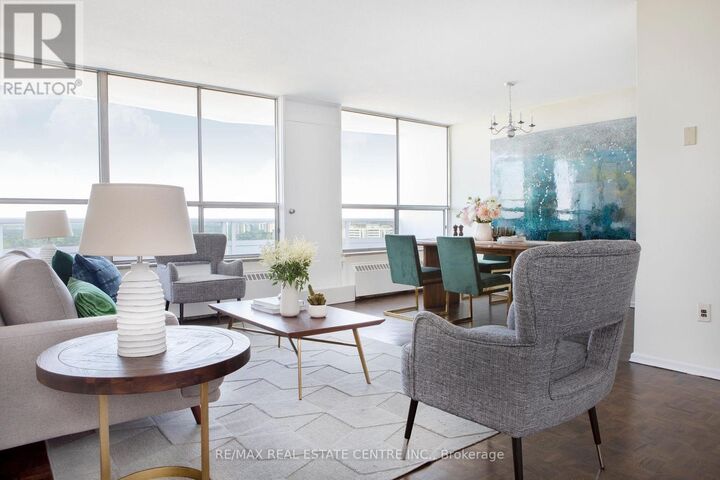 Property Photo:  100 Graydon Hall Drive 702  ON M3A 3A8 
