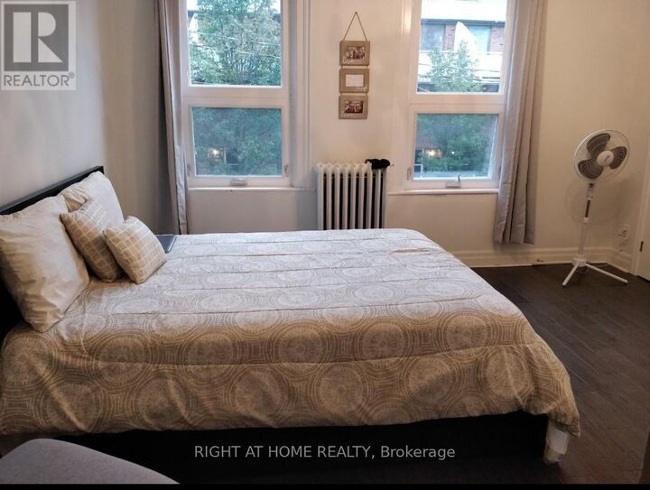 Property Photo:  104 Bleecker Street 2  ON M4X 1L8 