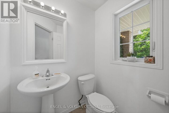 Property Photo: 212 Macoun Circle ON K1T 0H9