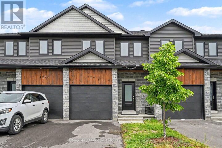 Property Photo: 124 Dowdall Circle ON K7C 0S4