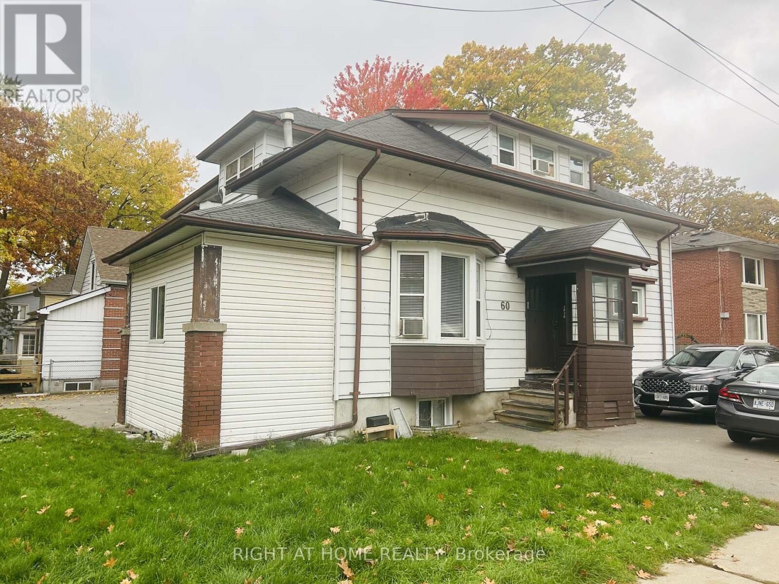 Property Photo: 60 Long Branch Avenue 2 ON M8W 3J2