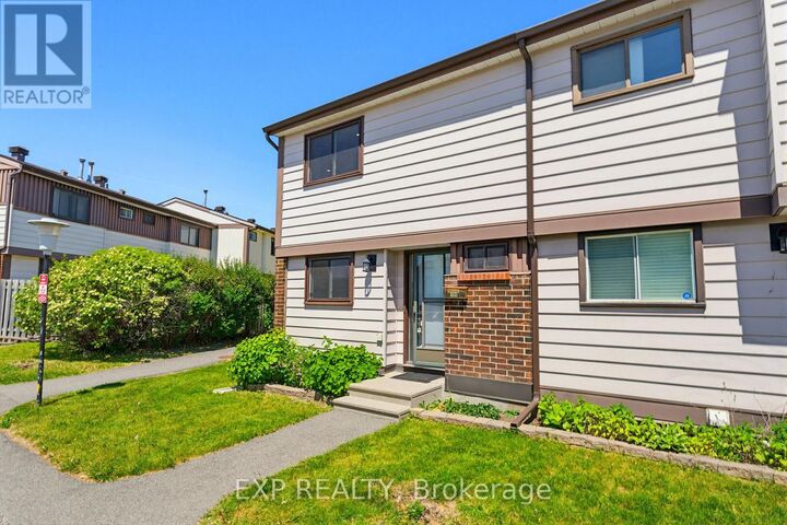 Property Photo:  10 Fieldgate Drive A  ON K2J 1L5 