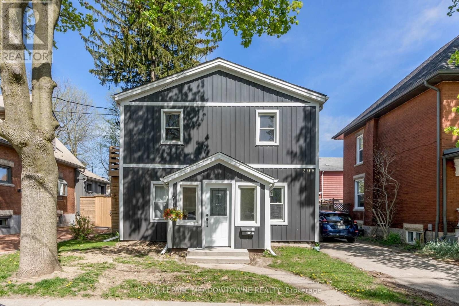 Property Photo:  205 Liverpool Street A  ON N1H 2L6 