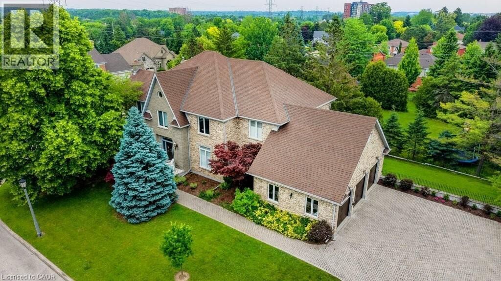 Property Photo: 336 Bushwood Court ON N2T 2E7