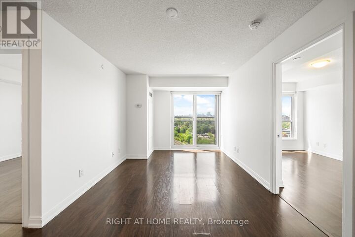 Property Photo:  255 Village Green Square 1505  ON M1S 0L7 