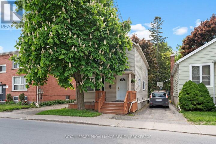 Property Photo:  468-470 Victoria Street  ON K7L 3Z7 