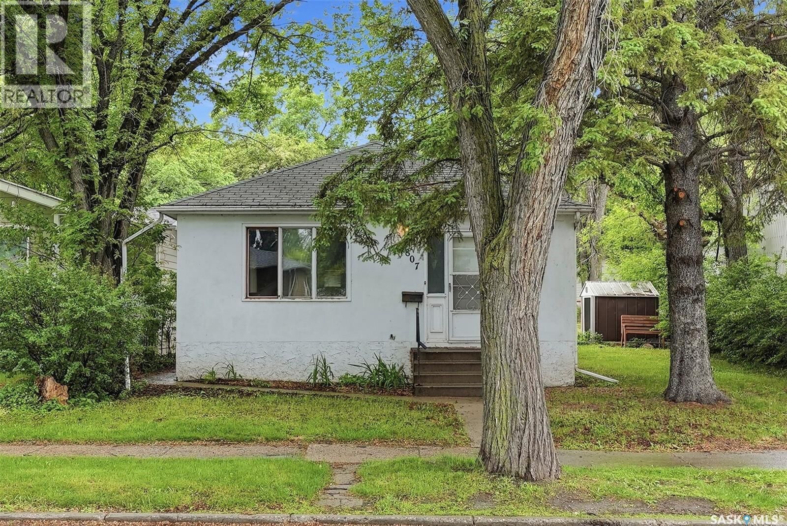 Property Photo: 807 29th Street W SK S7L 0N2