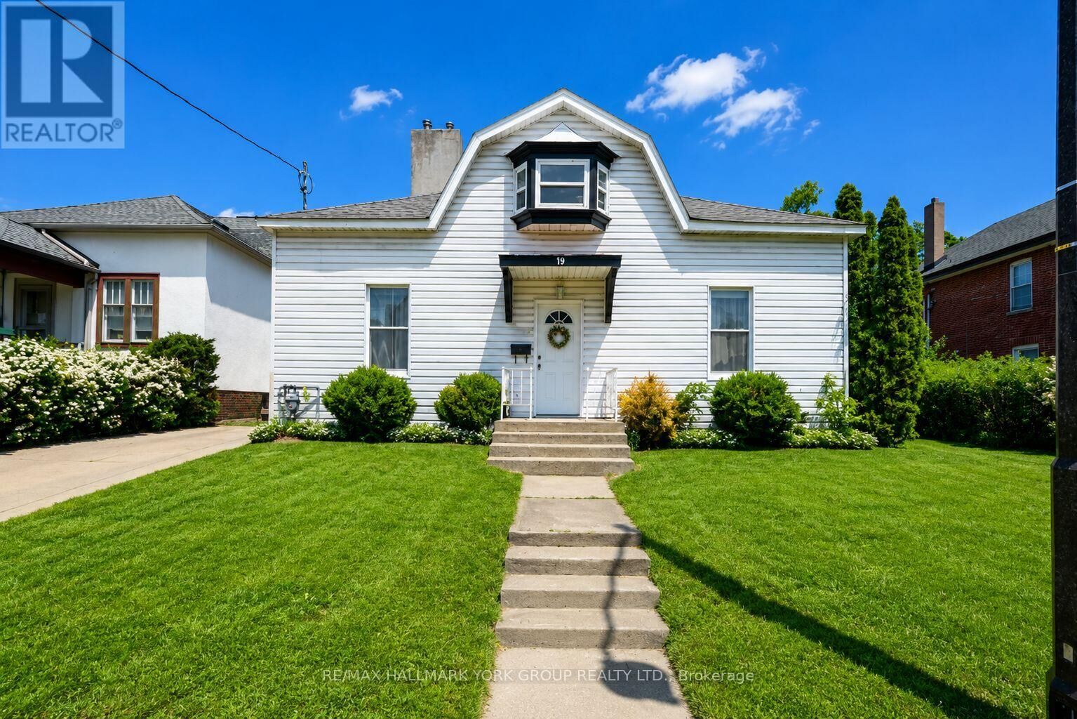 Property Photo:  79 Toronto Street  ON L4N 1V1 