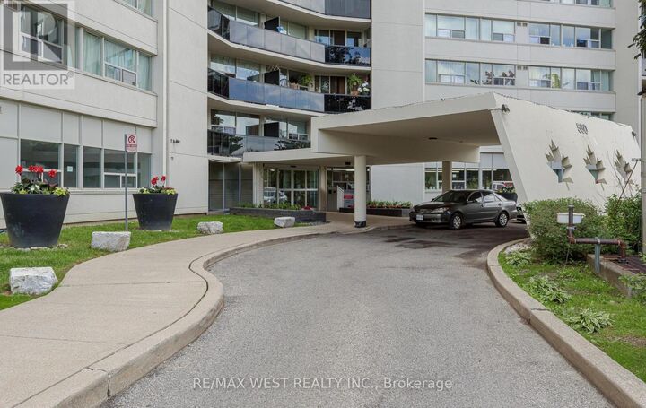 Property Photo:  530 Lolita Gardens Northeast 1407  ON L5A 3T2 