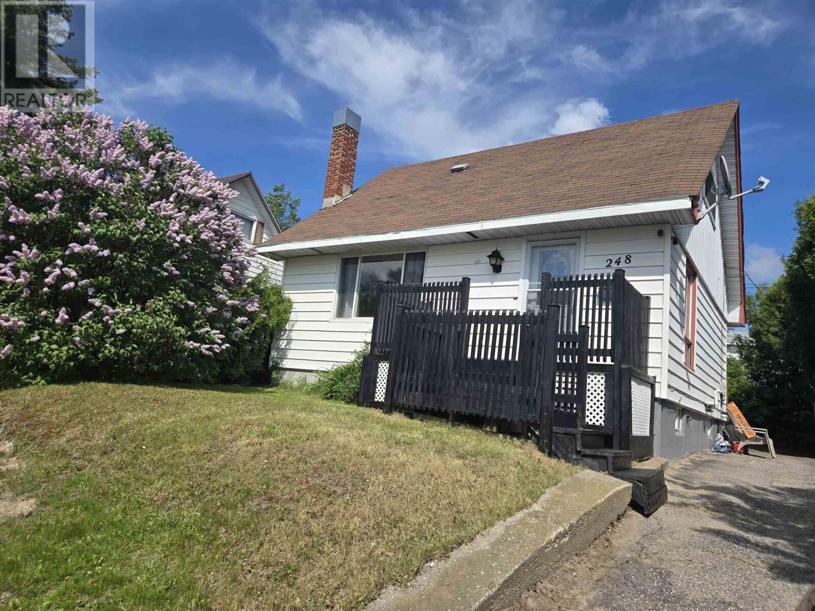Property Photo:  248 Hillside Dr S  ON P5A 1N5 