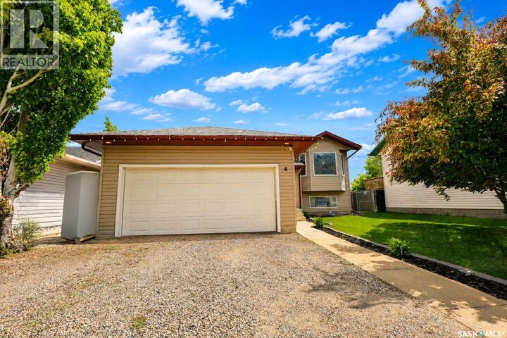 Property Photo:  6 Dmyterko Bay  SK S6V 8E8 