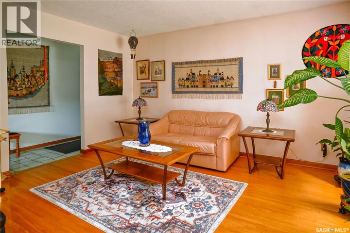 Property Photo:  75 Richmond Crescent  SK S7K 1A9 