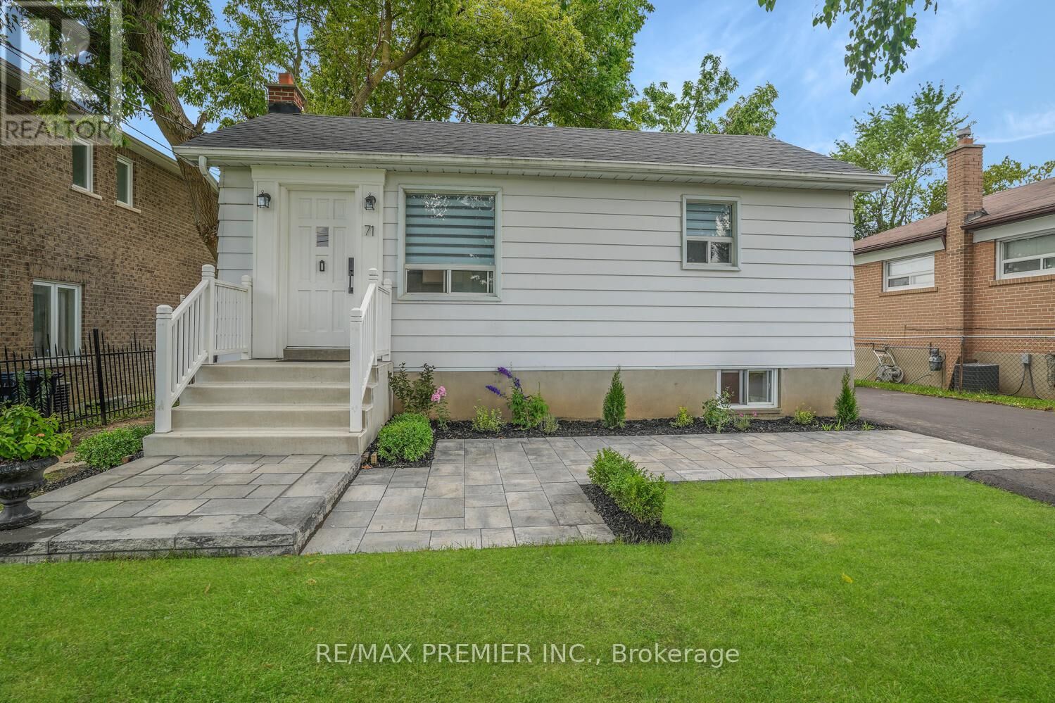 Property Photo:  71 Clark Avenue  ON L3T 1S7 
