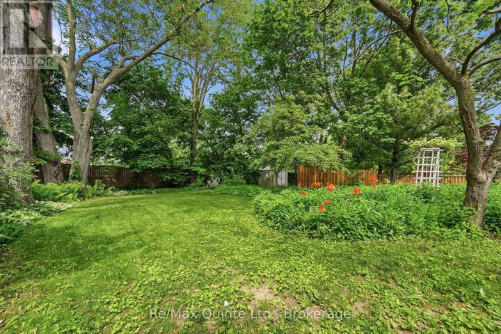 Property Photo:  126 Dufferin Avenue  ON K8N 3X1 