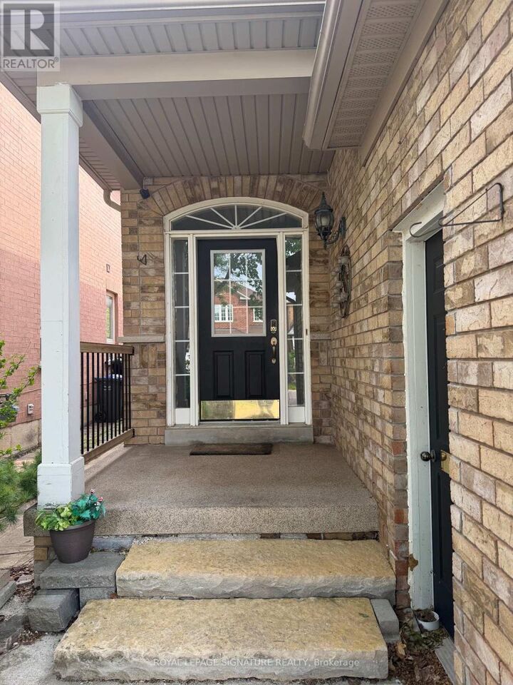 Property Photo:  5630 Longboat Avenue  ON L5M 7E8 