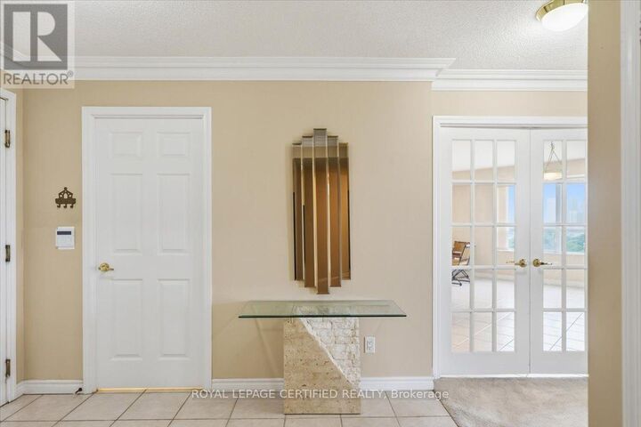 Property Photo:  25 Kingsbridge Garden Circle 1118  ON L5R 4B1 