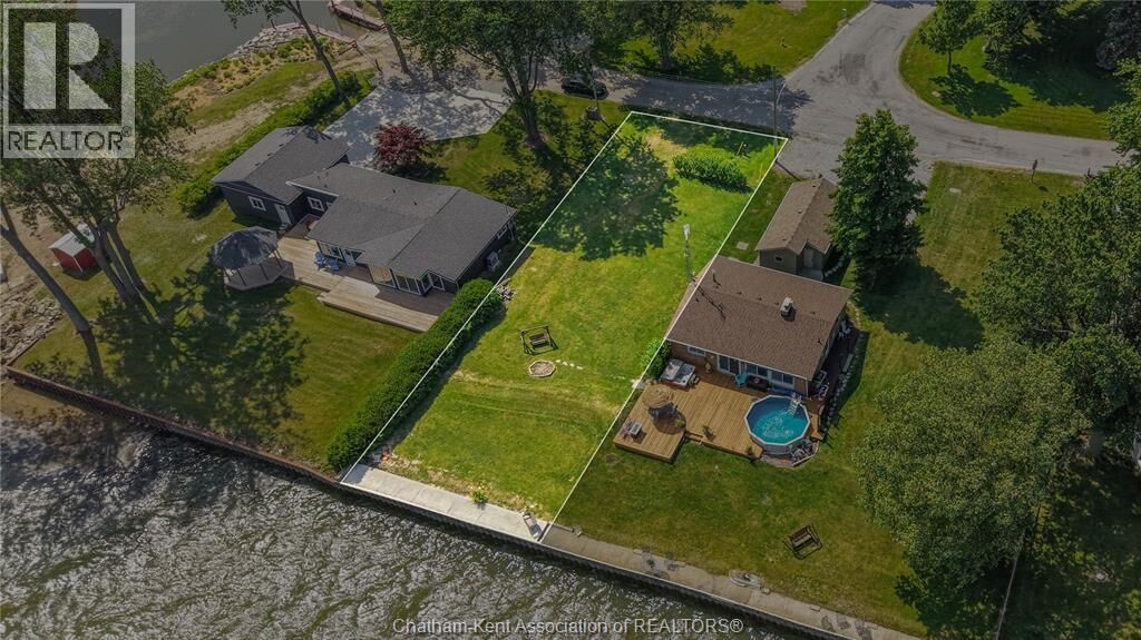 Property Photo:  85 Island Crescent  ON N0P 2L0 