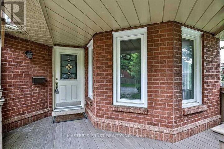 Property Photo: 92 Cavalry Trail ON L3R 9H8