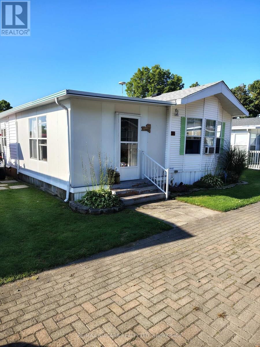 Property Photo: 54 Quarry View Village ON L0S 1R0